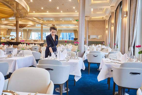 Hapag Lloyd Cruises MS Europa Europa Restaurant 2.jpg
